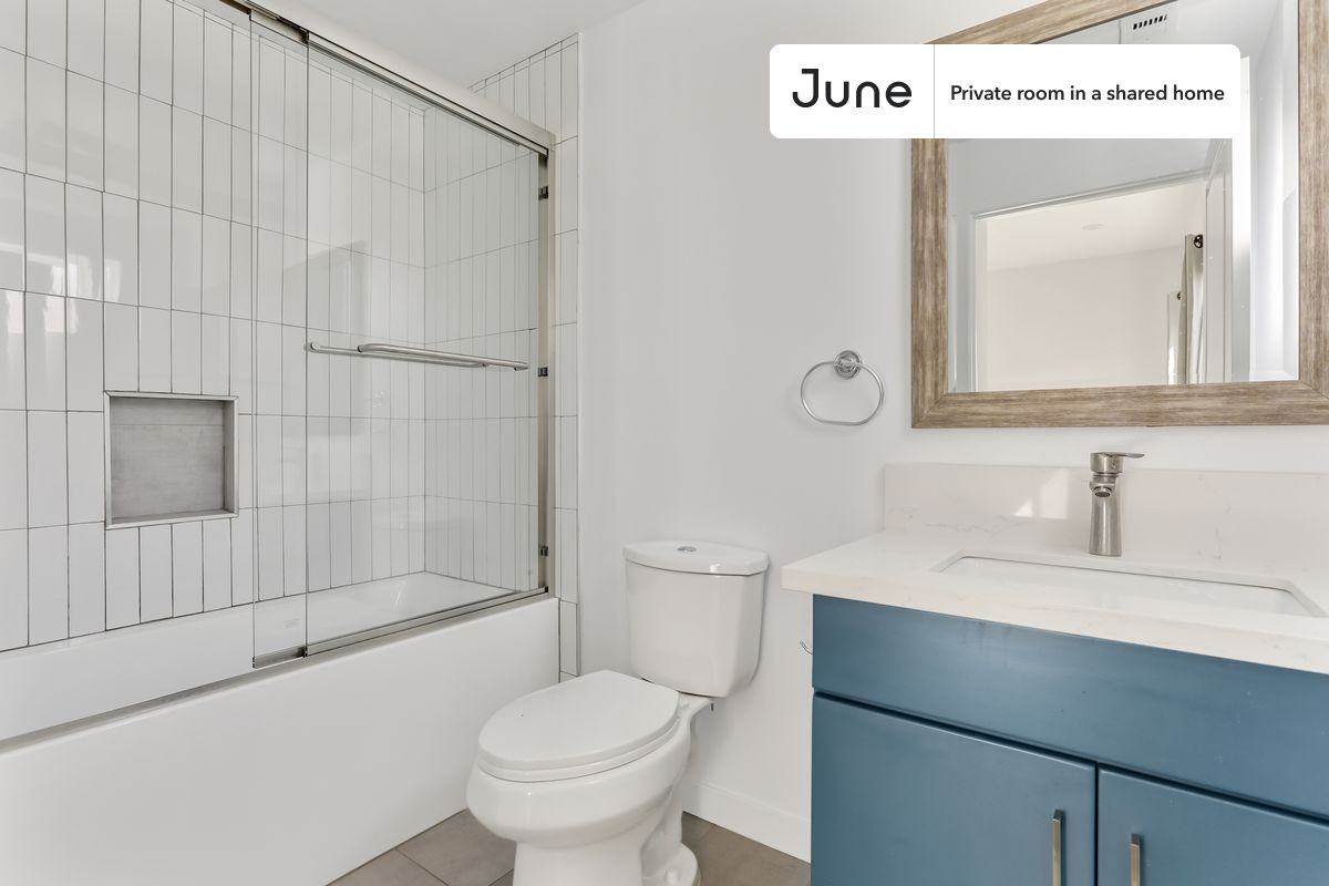 632 N Boyle Ave #C - Photo 6 of 20