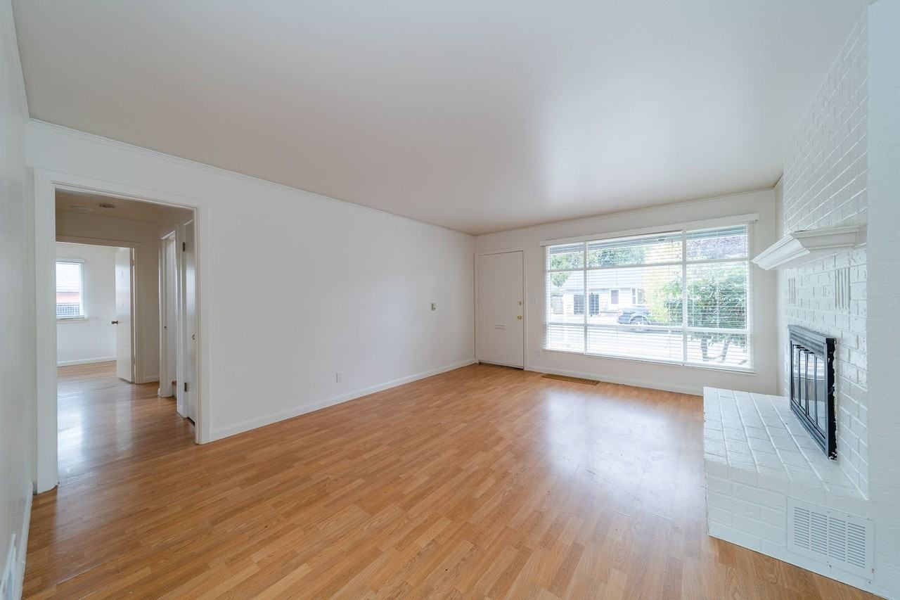 10820 Ne Hancock St - Photo 3 of 28