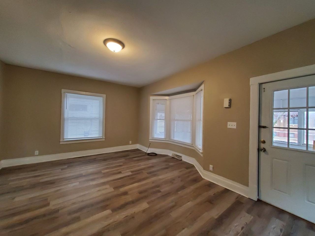 506 Denver St - Photo 5 of 31