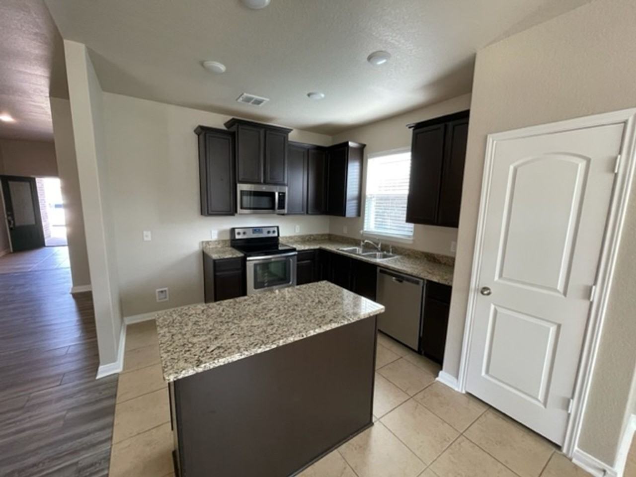 6350 Daisy Way - Photo 6 of 20