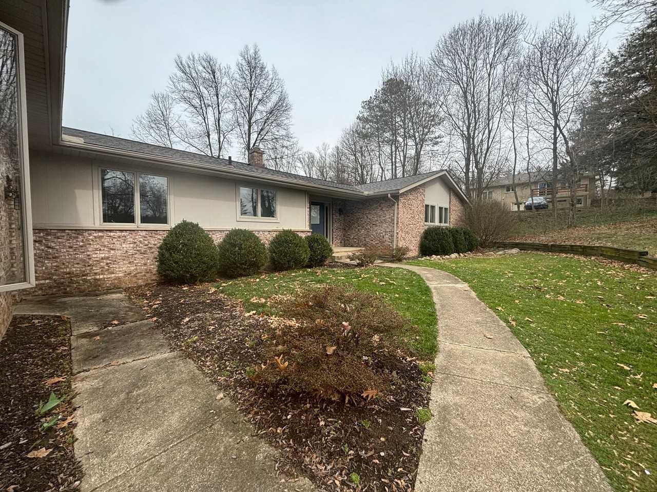 439 Meadowview Dr - Photo 2 of 30