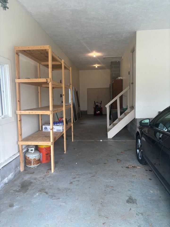 439 Meadowview Dr - Photo 3 of 30