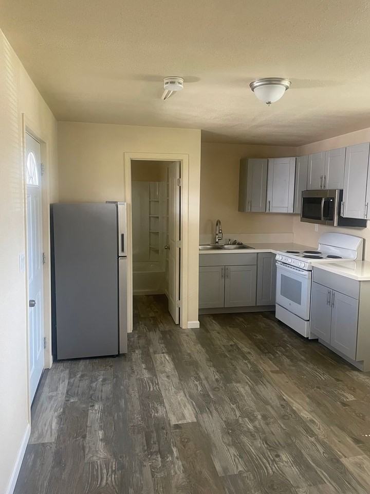 1178 Lake Blvd - Photo 2 of 9