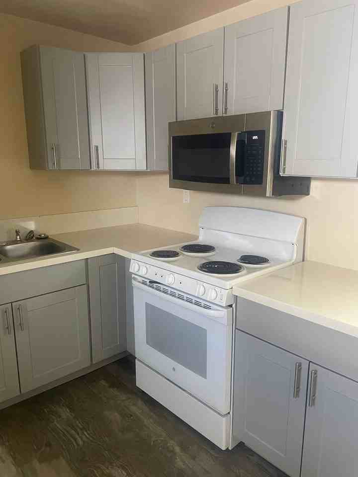 1178 Lake Blvd - Photo 3 of 9