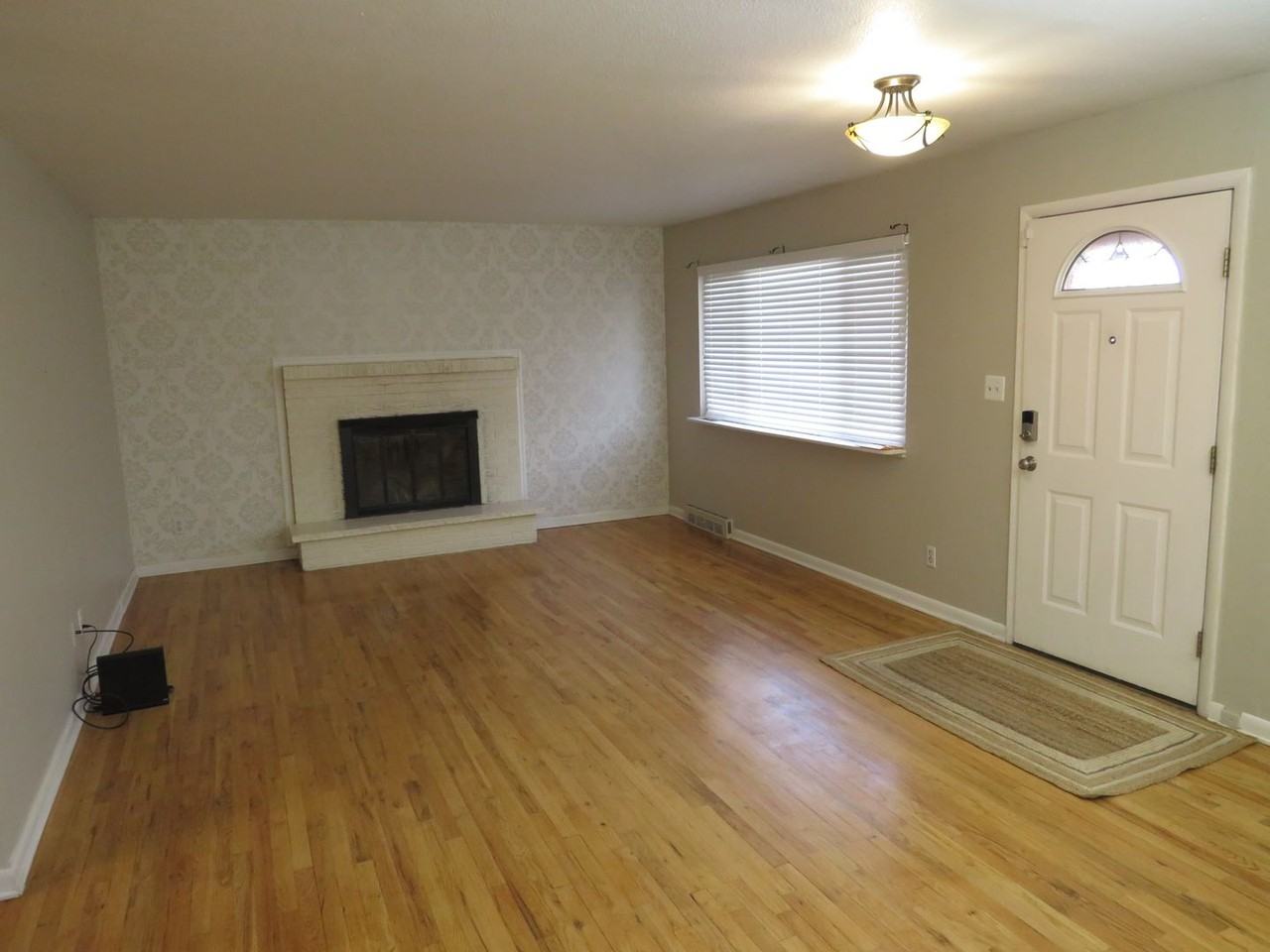 821 Darby St - Photo 3 of 19