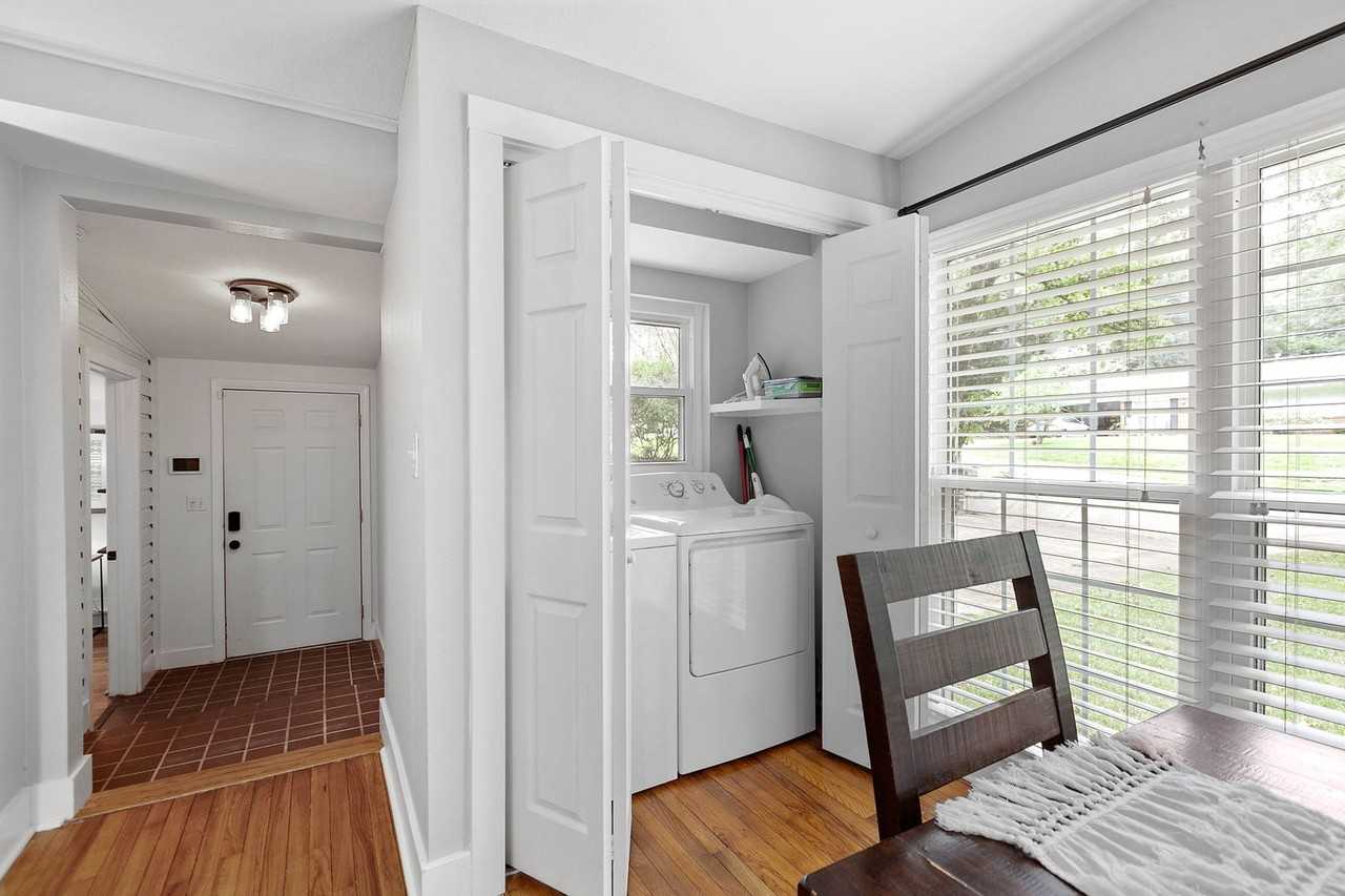 932 Spottswood Dr - Photo 4 of 45