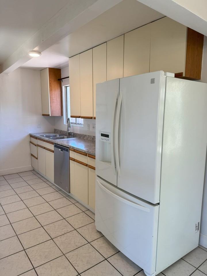 2153 Capitol Ave - Photo 6 of 12