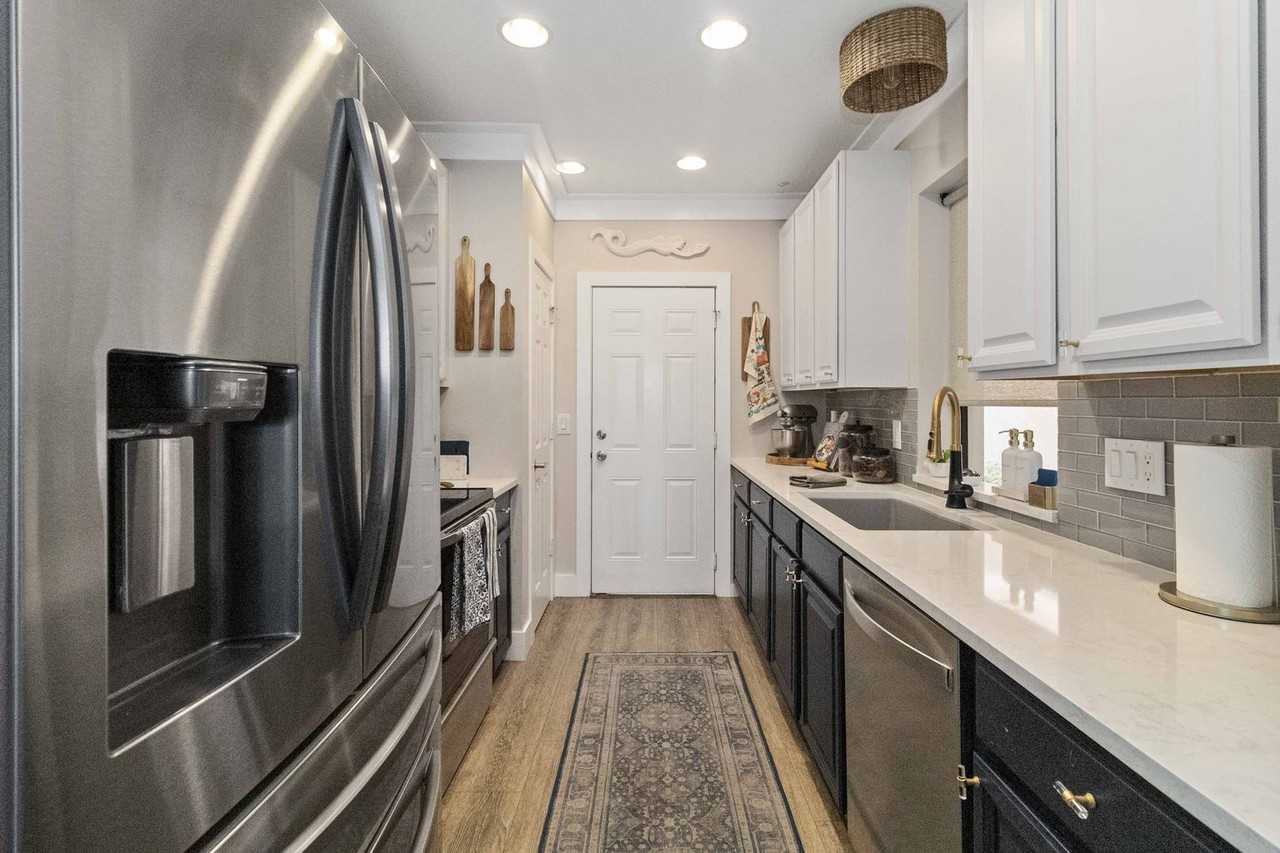 7242 Hamilton Rd - Photo 2 of 27
