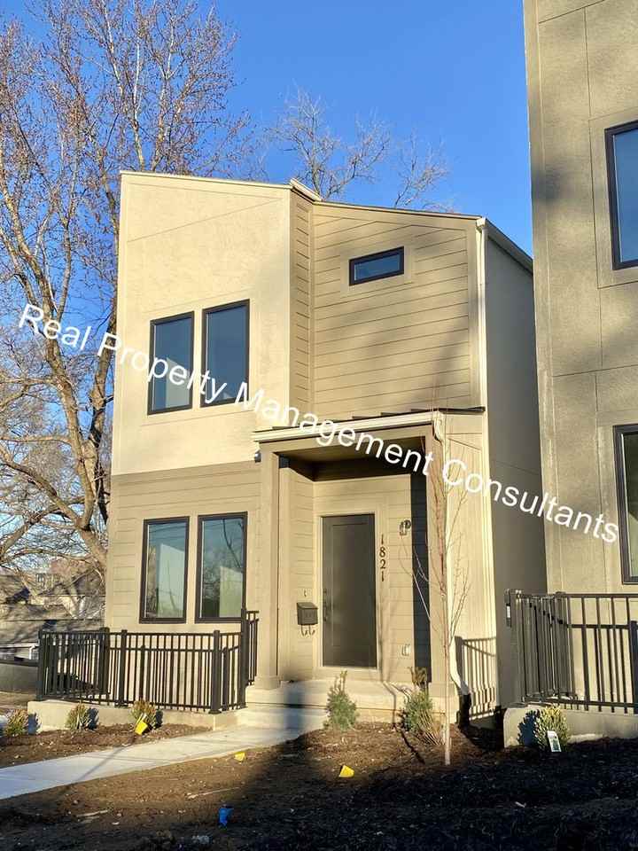 1821 Mercier St - Photo 2 of 27