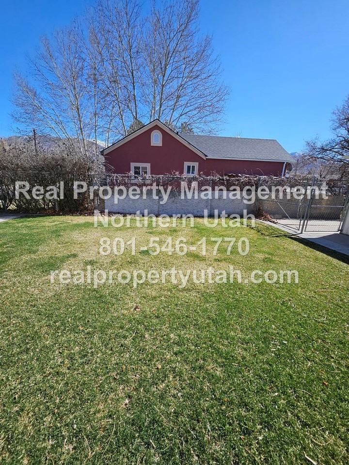 720 Belnap Cir - Photo 2 of 18