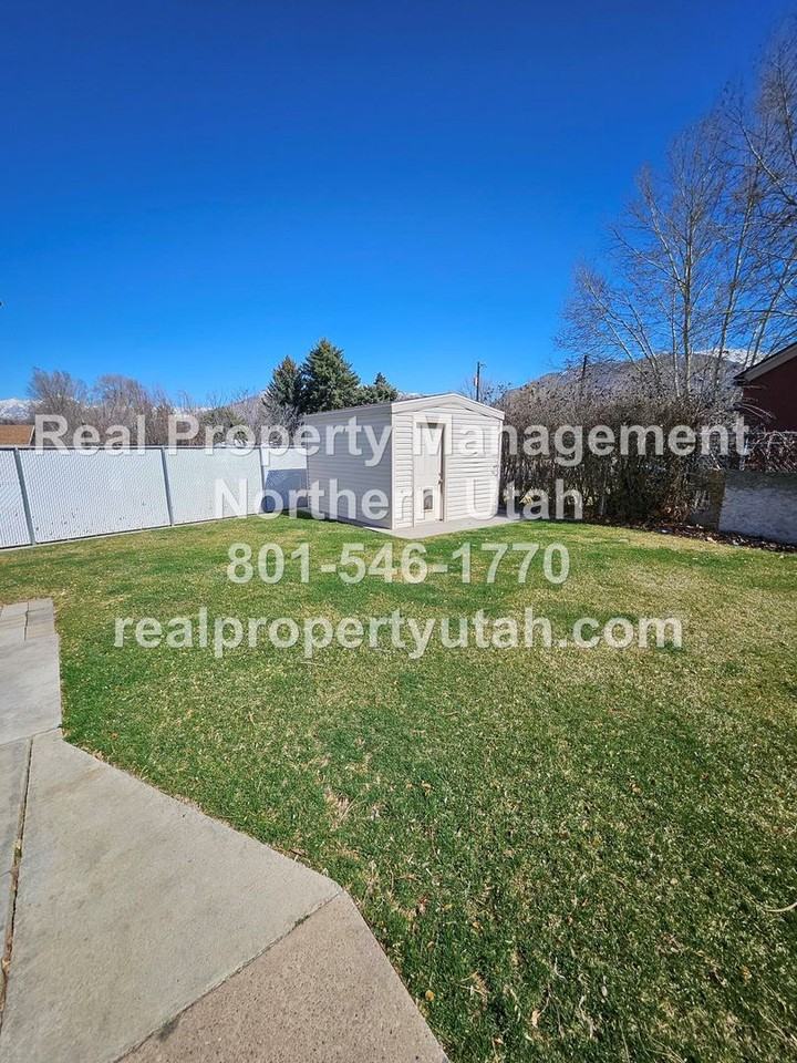 720 Belnap Cir - Photo 3 of 18