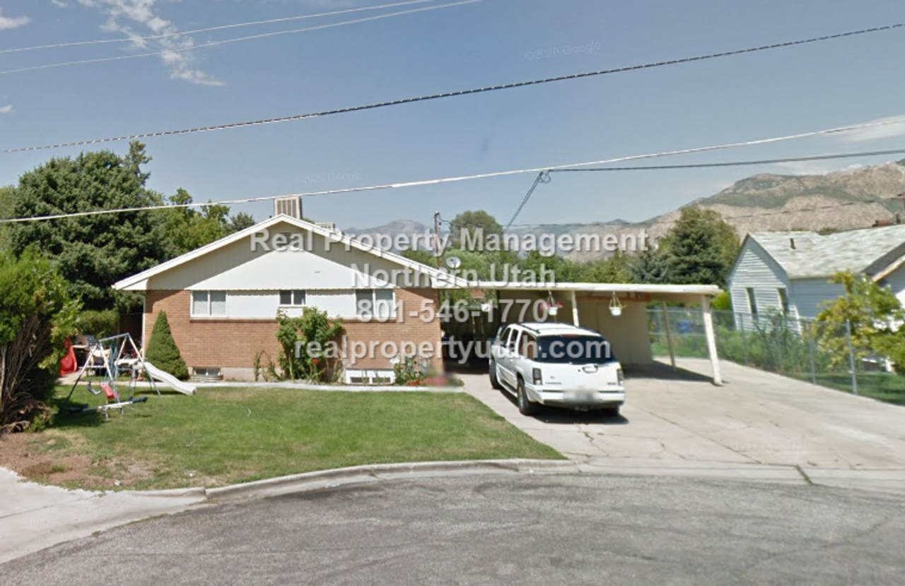 720 Belnap Cir - Photo 4 of 18