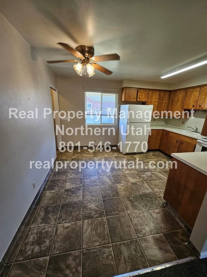 720 Belnap Cir - Photo 7 of 18