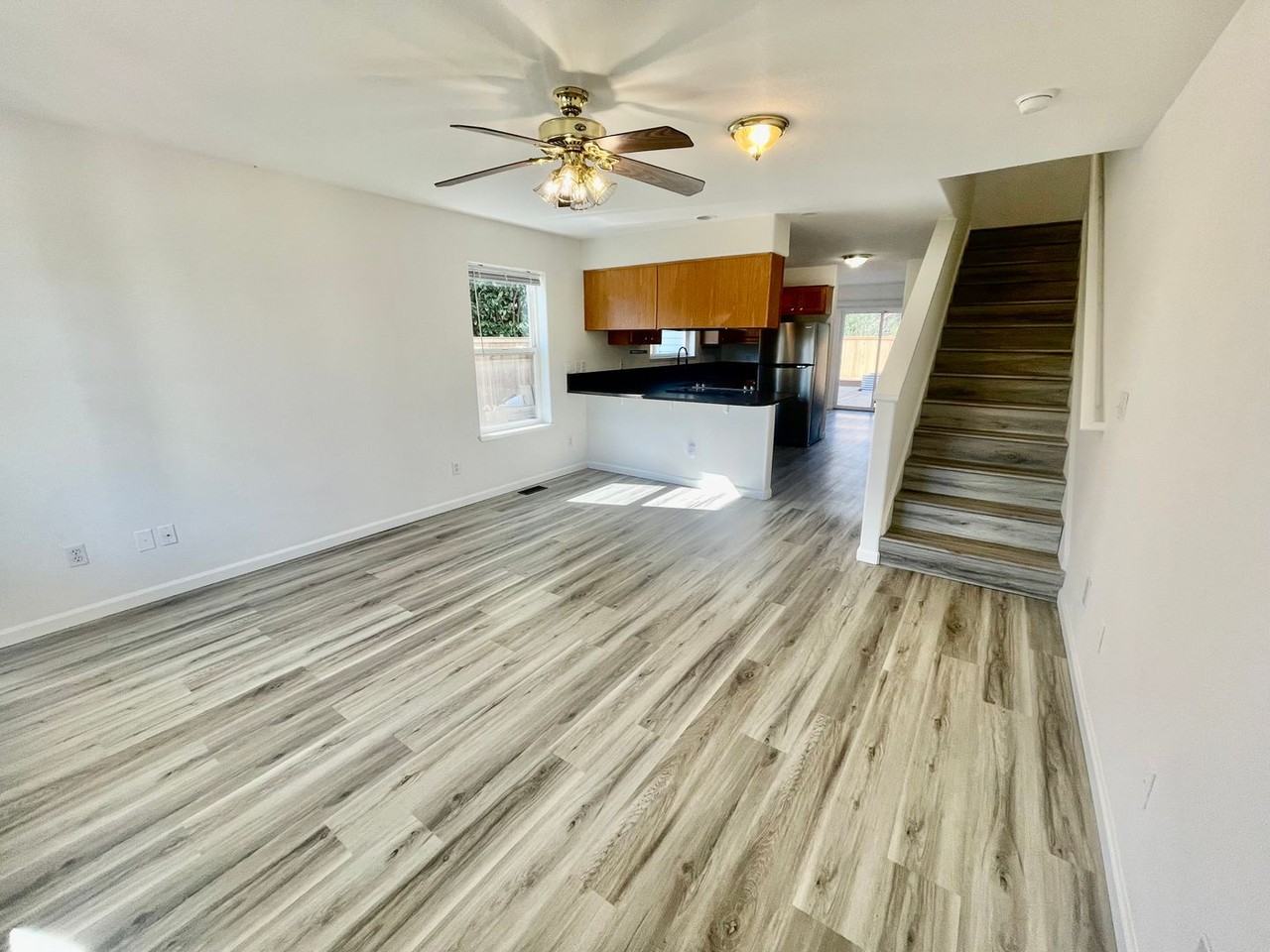 6107 Ne 8th Ave - Photo 2 of 37