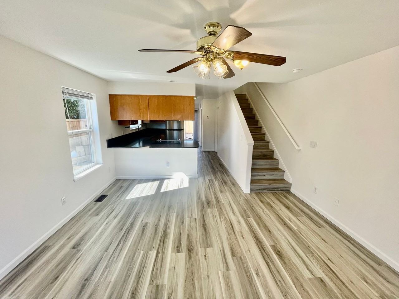 6107 Ne 8th Ave - Photo 4 of 37