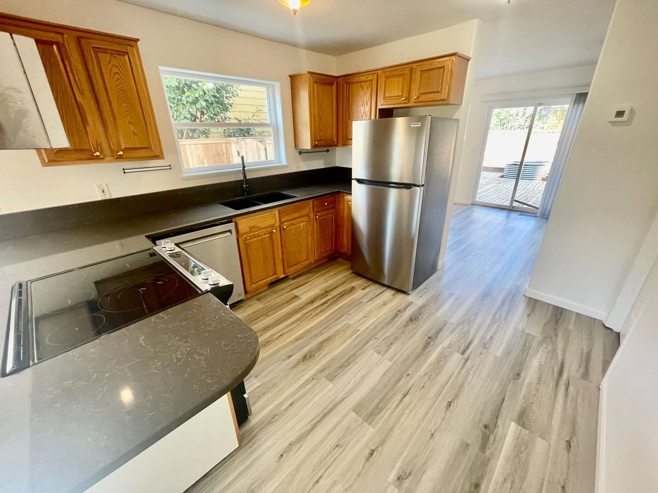 6107 Ne 8th Ave - Photo 5 of 37