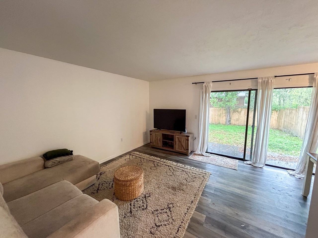 1038 Southwest 6th Drive - Photo 3 of 24