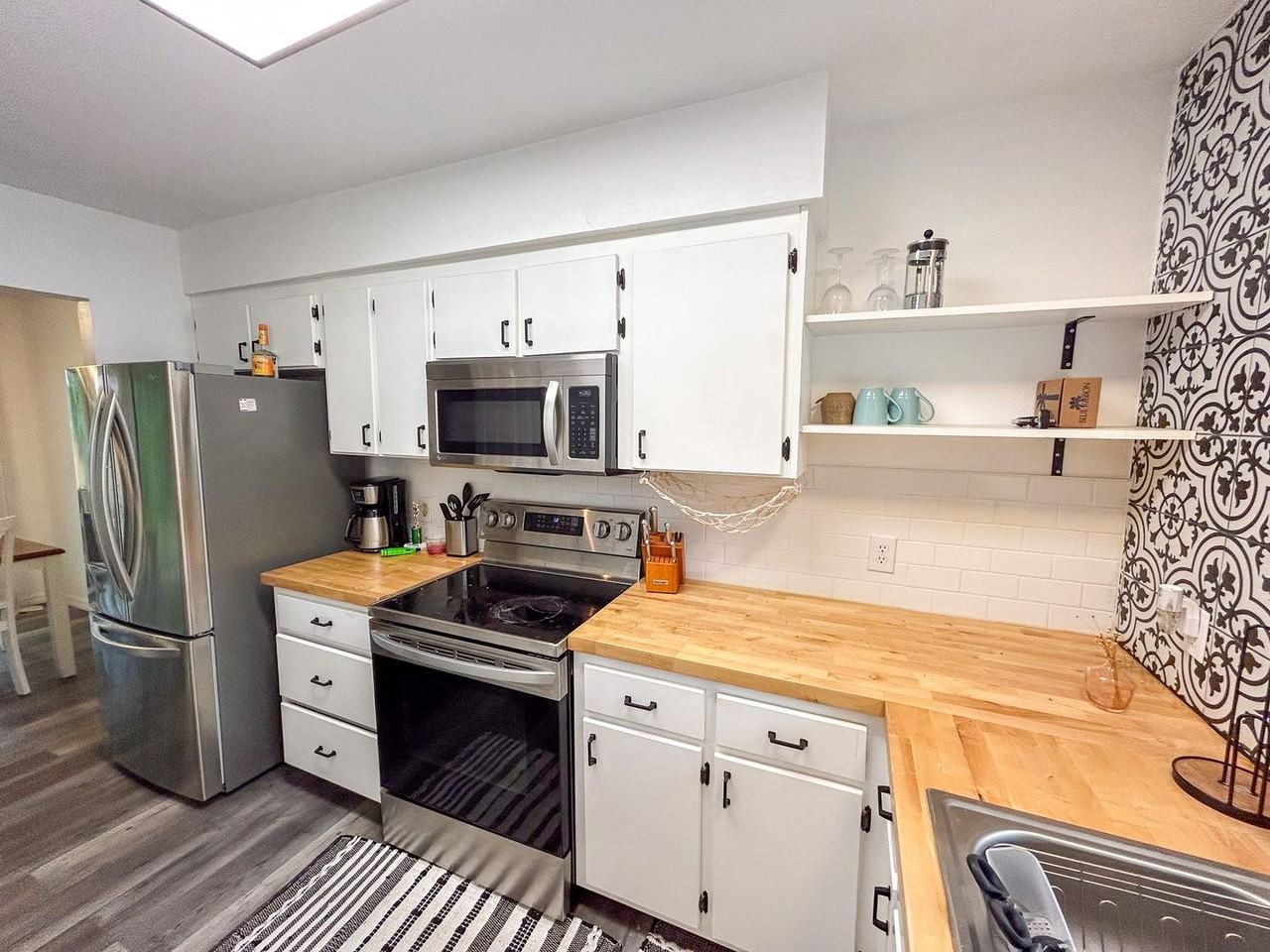 1038 Southwest 6th Drive - Photo 5 of 24