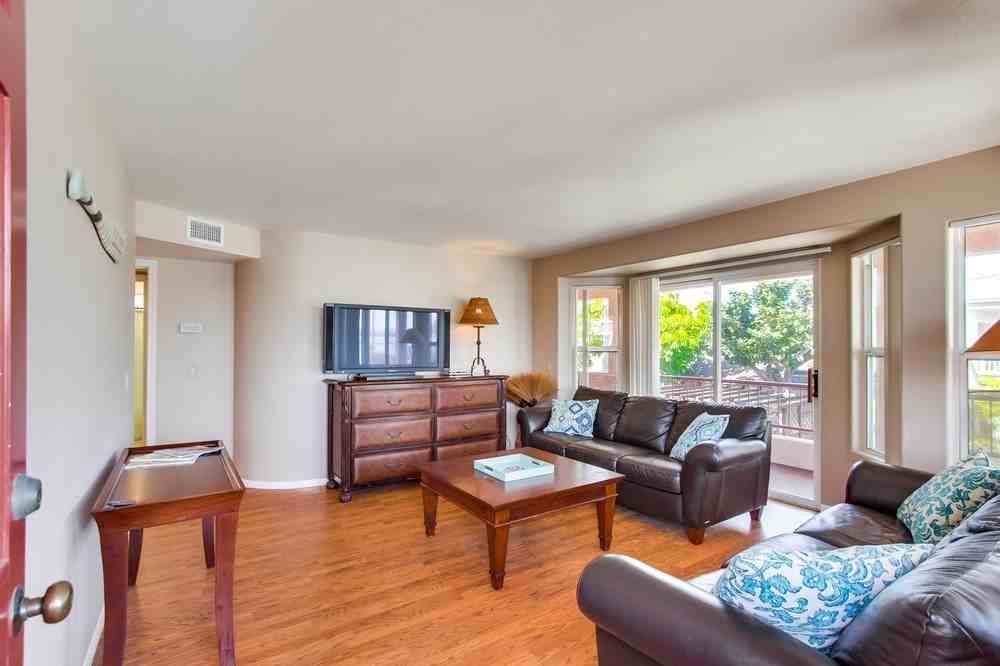 831 Allerton Ct - Photo 3 of 48