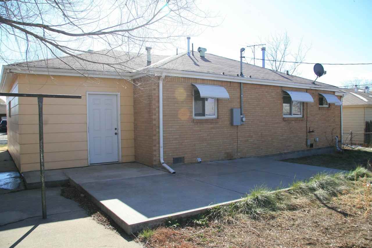 9231 Gaylord St - Photo 4 of 14