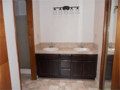 1033 E Babcock Ave - Photo 2 of 7