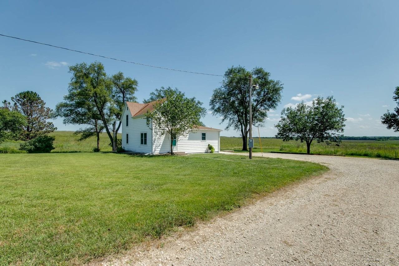 15360 Gasser Rd - Photo 2 of 46