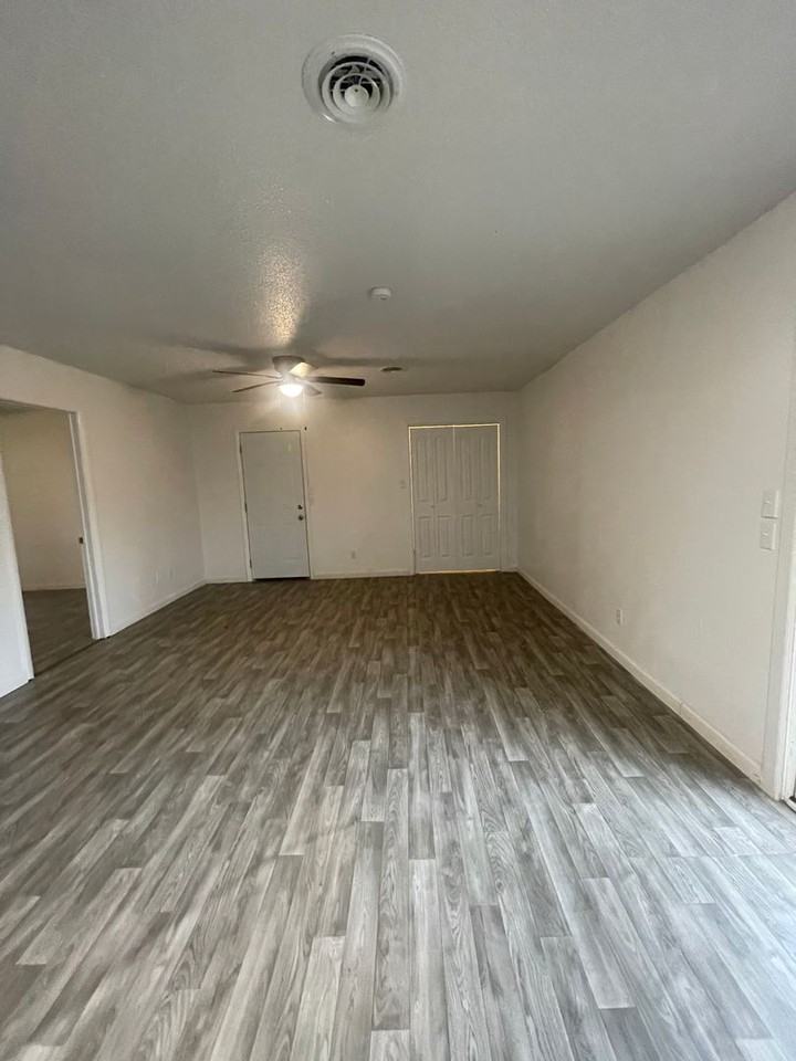 1312 S Brite Ave - Photo 2 of 11