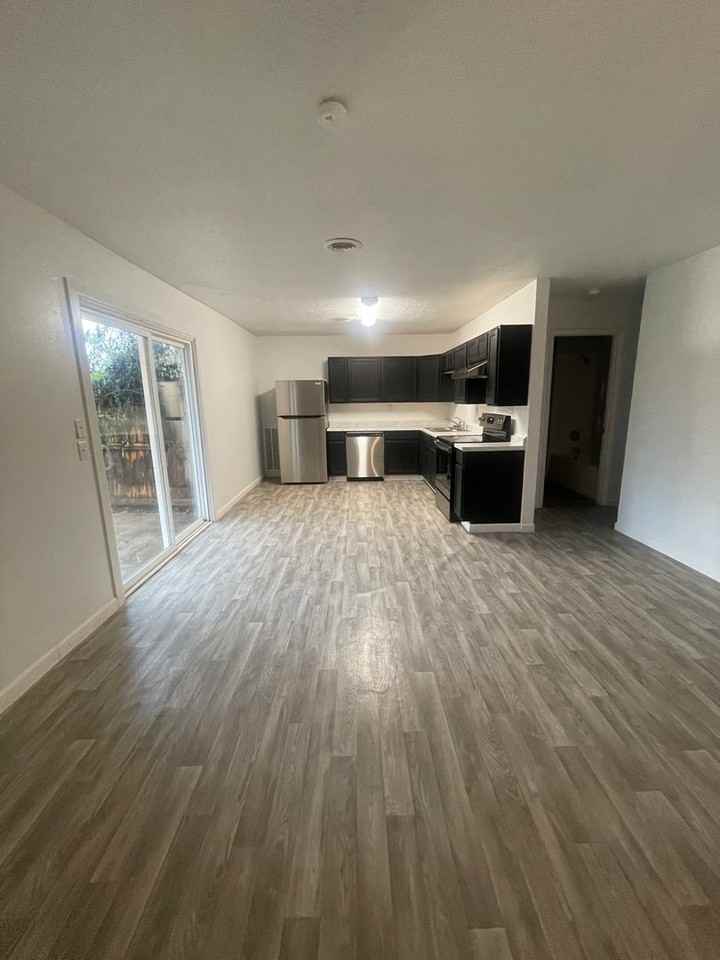 1312 S Brite Ave - Photo 3 of 11