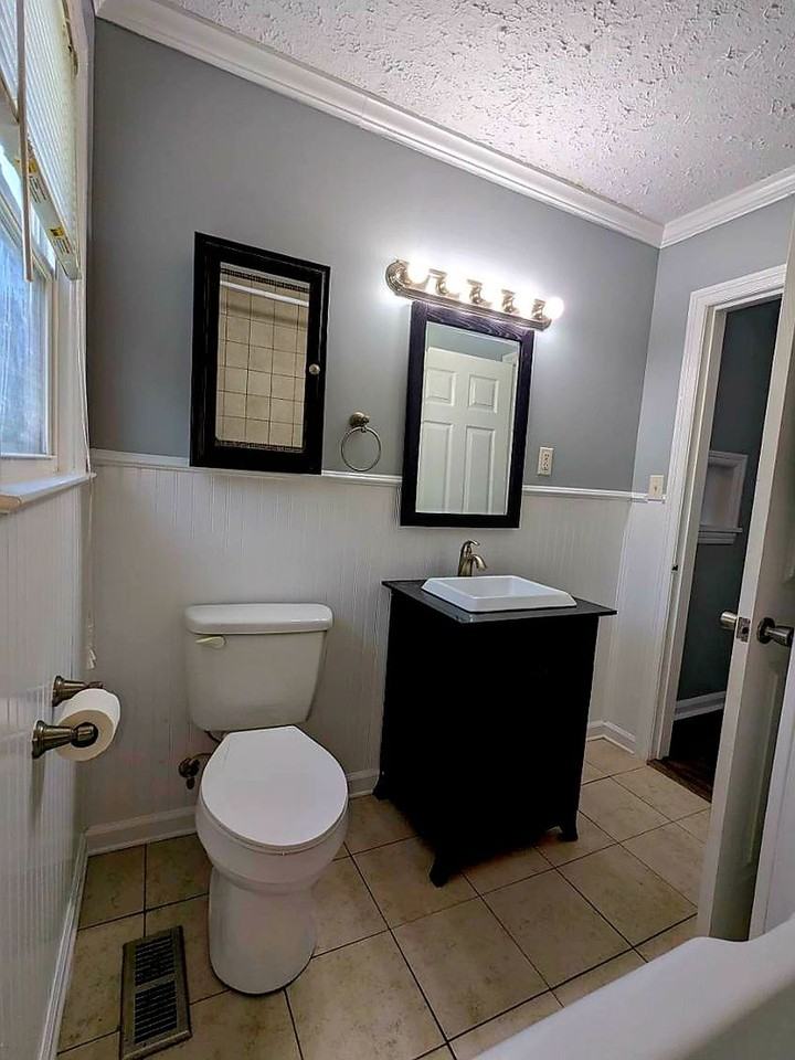 2732 Barton St - Photo 2 of 7