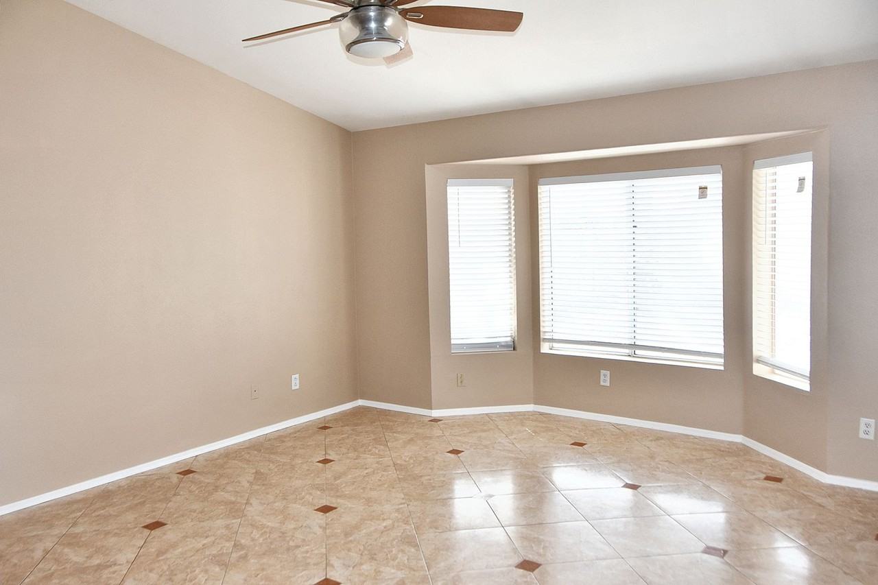 811 E Chicago St - Photo 2 of 28