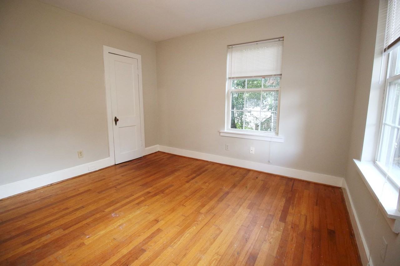 1141 Virginia St - Photo 6 of 30