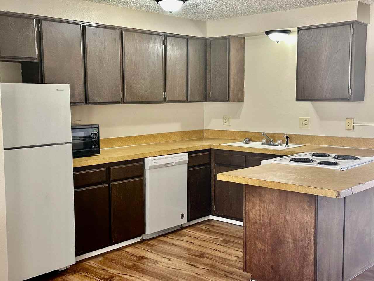 1843 Dawn Ct - Photo 3 of 13