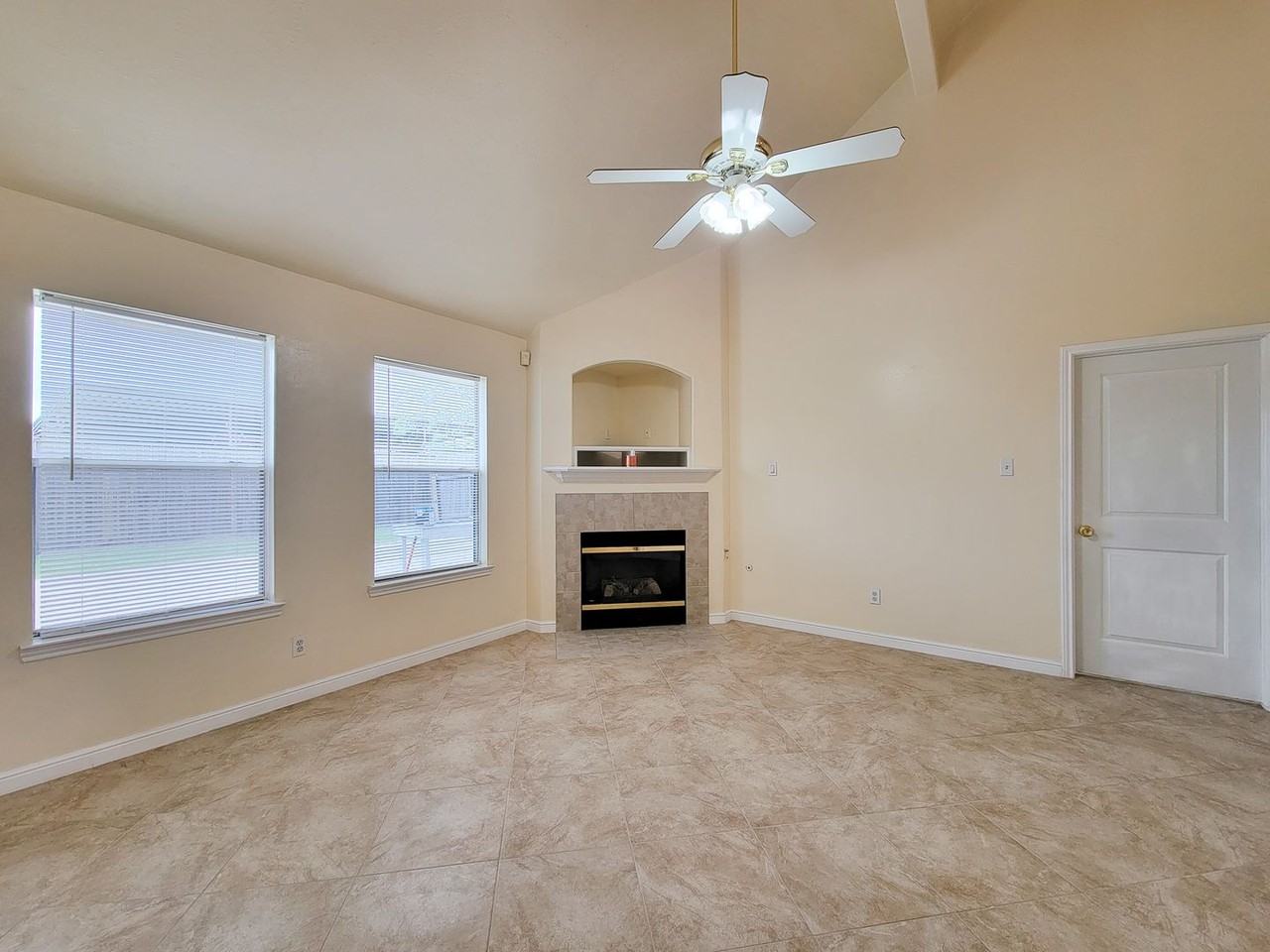 14938 Brightbrook Dr - Photo 4 of 50