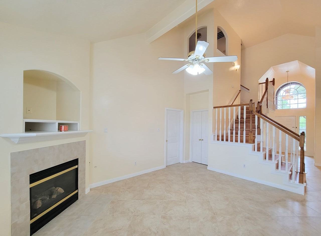 14938 Brightbrook Dr - Photo 5 of 50
