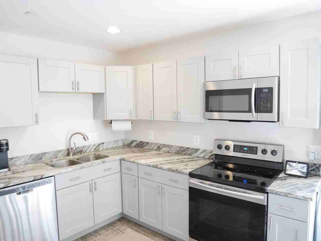 103 Carnival Dr - Photo 2 of 24