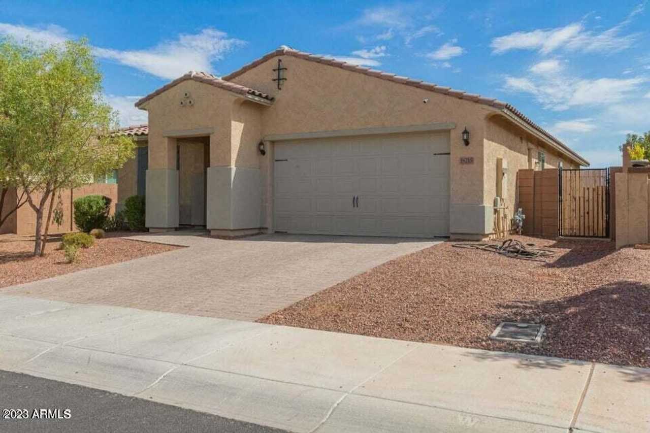 18215 W Fulton St - Photo 2 of 36