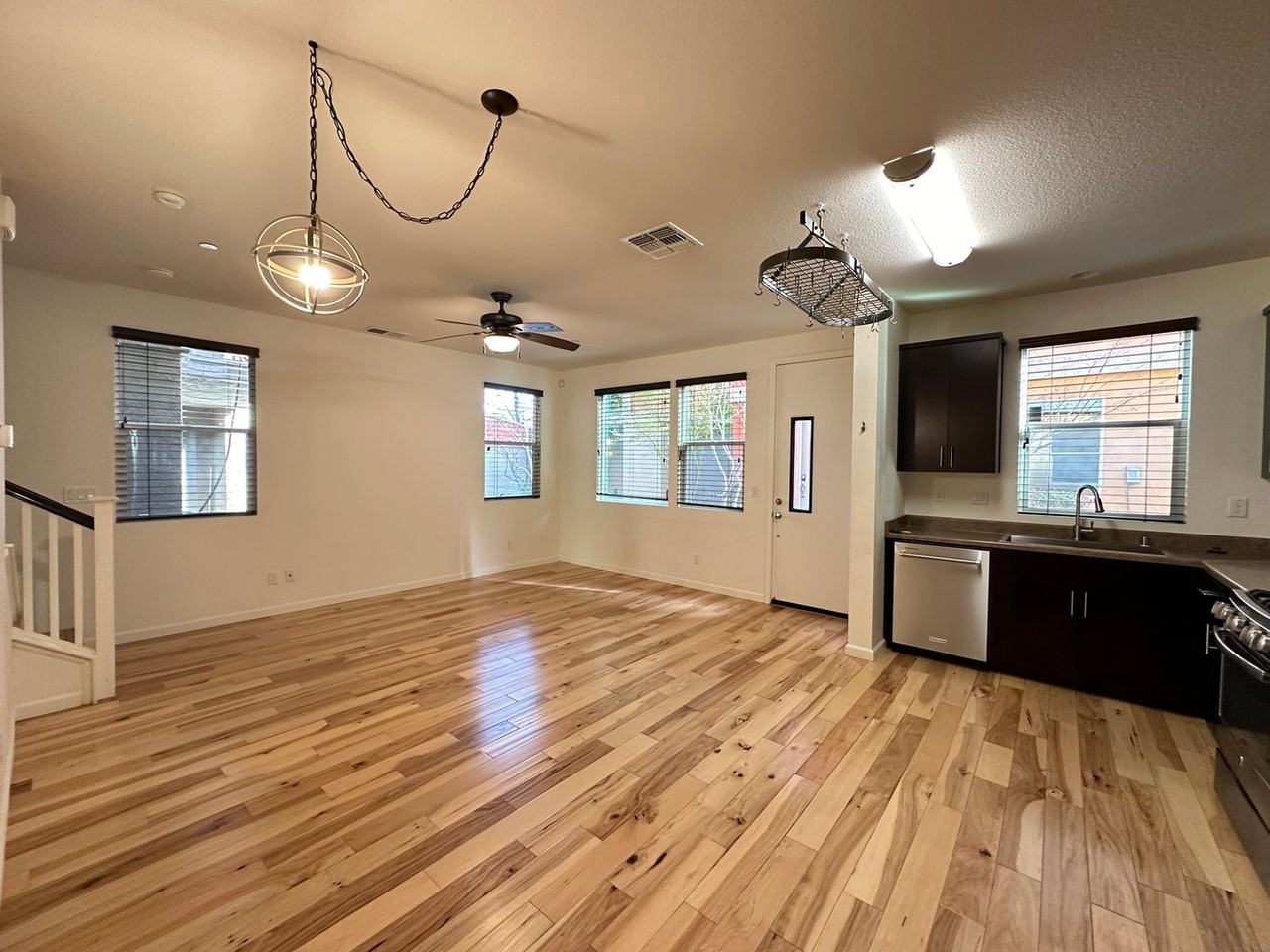 789 Carbon Ct - Photo 3 of 26