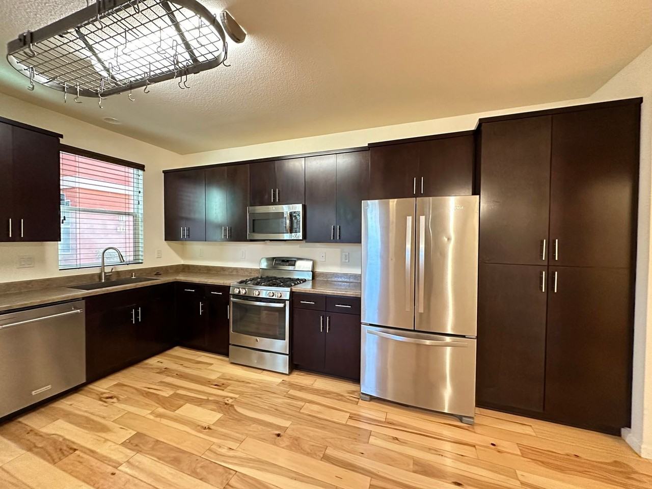 789 Carbon Ct - Photo 4 of 24