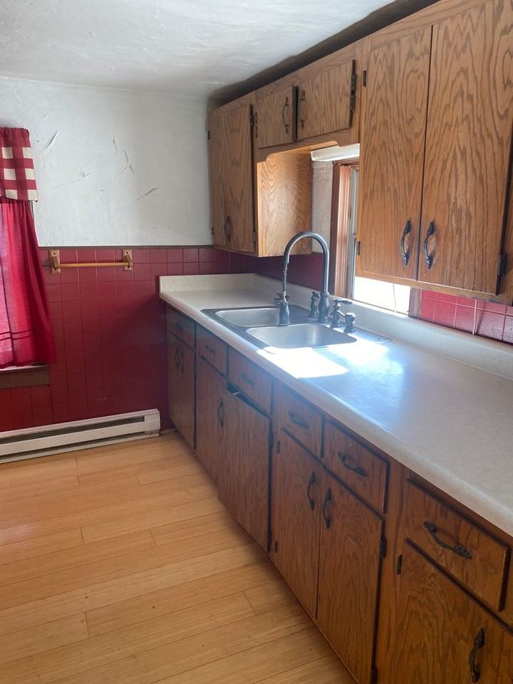 710 Bruhn Ave Ne - Photo 2 of 3