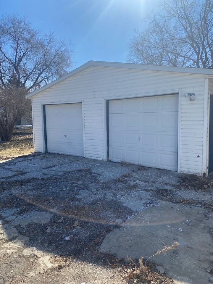 710 Bruhn Ave Ne - Photo 3 of 3