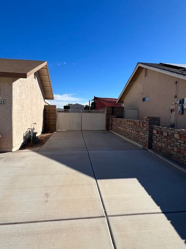 11525 S Chaparral Dr - Photo 2 of 28
