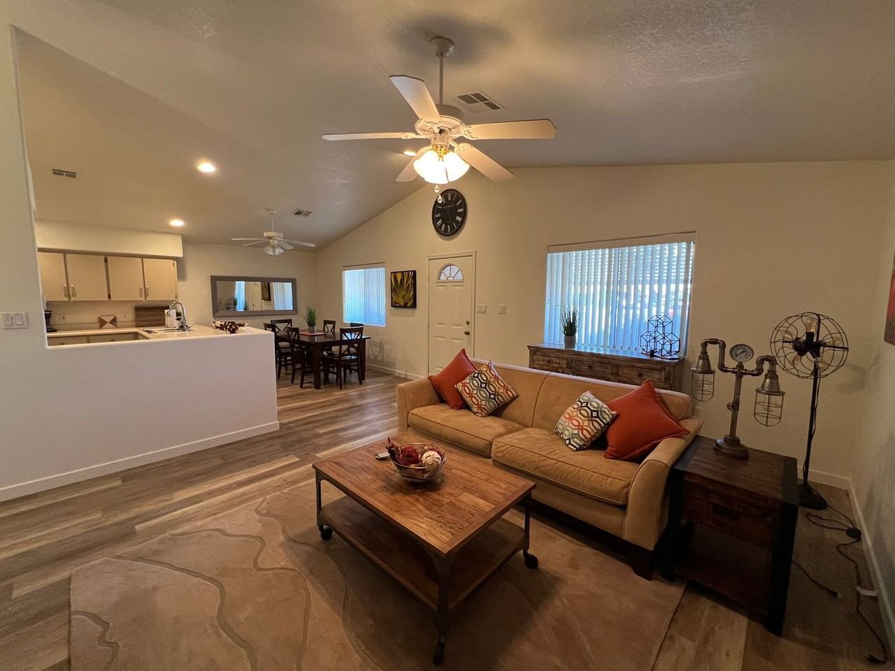 11525 S Chaparral Dr - Photo 4 of 28