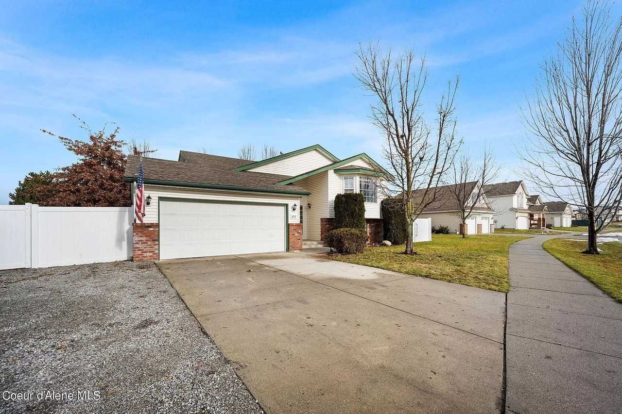 2937 W Strawberry Ln - Photo 3 of 29