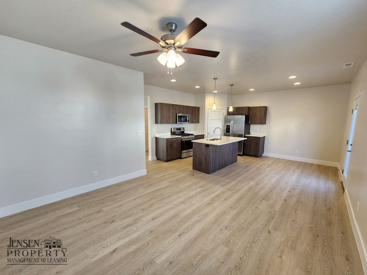 657 E Elmbrook Dr - Photo 5 of 27