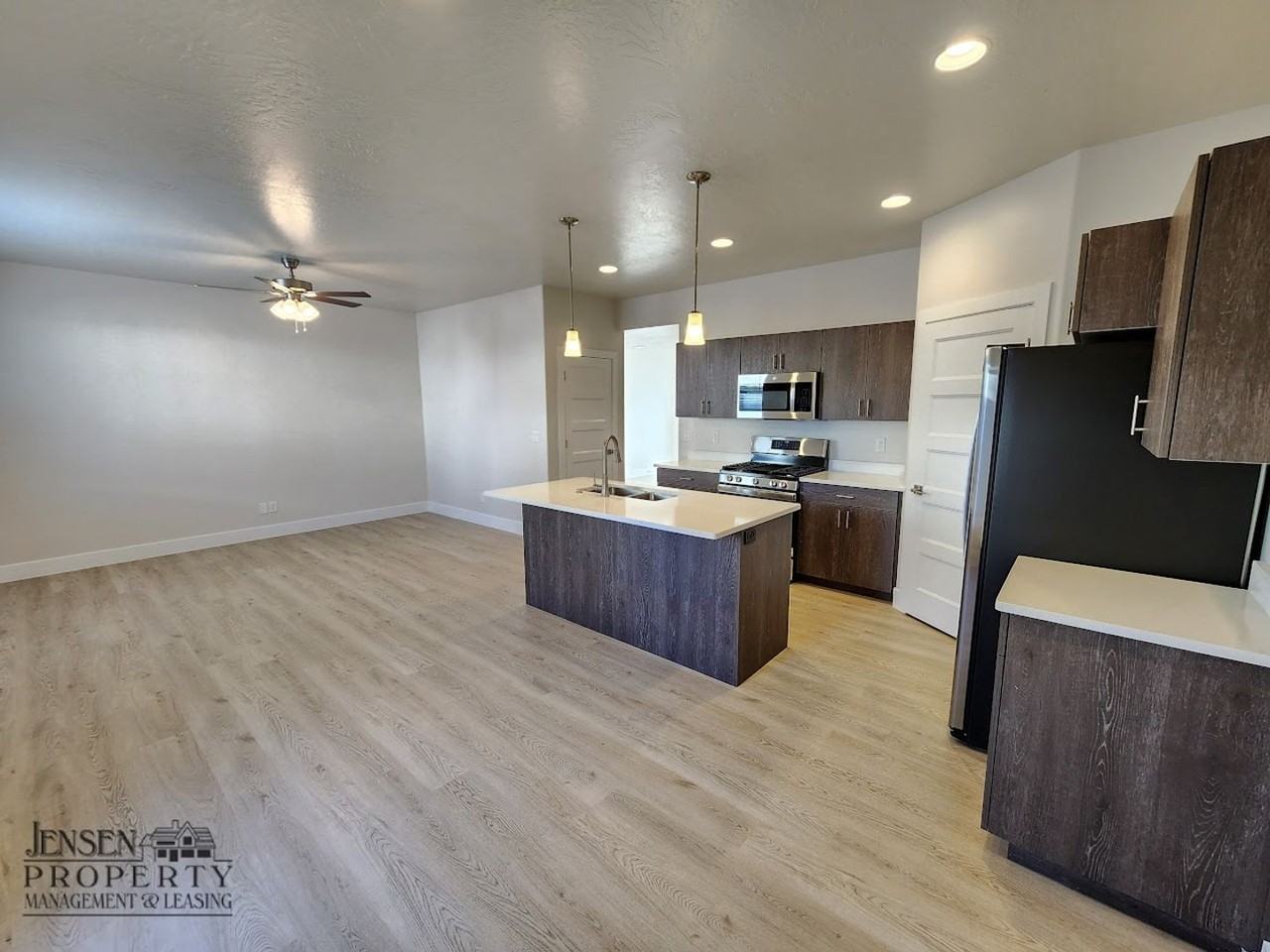 657 E Elmbrook Dr - Photo 6 of 27