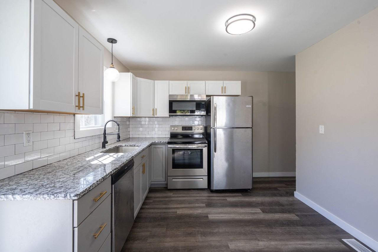 306 Martin St - Photo 3 of 19