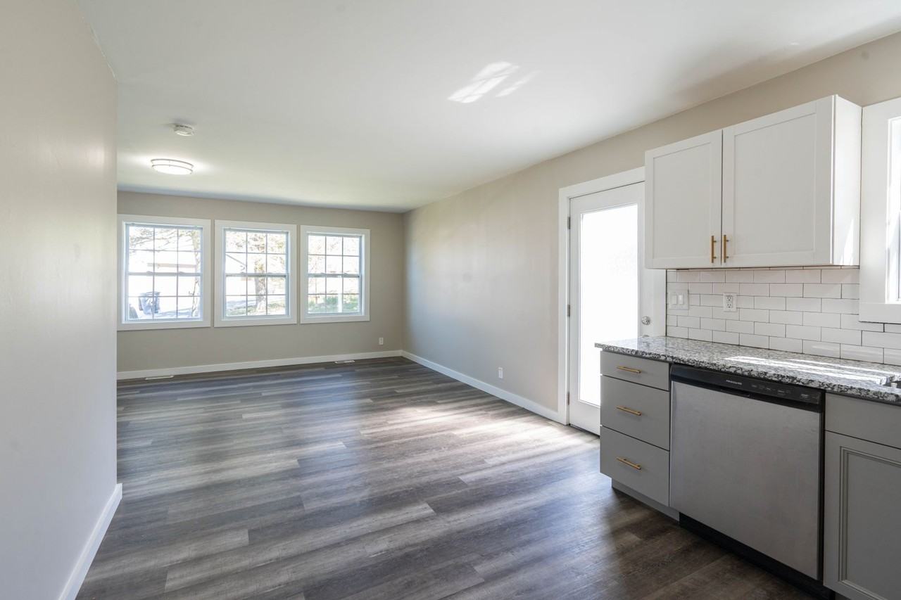 306 Martin St - Photo 4 of 19