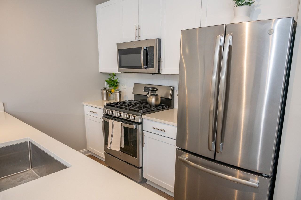 The Residence at the Glen Town Center - Photo 4 of 20