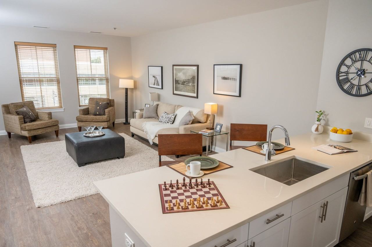 The Residence at the Glen Town Center - Photo 6 of 20