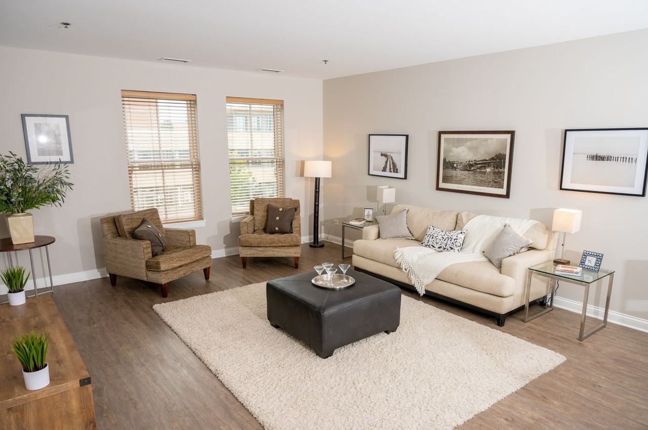 The Residence at the Glen Town Center - Photo 7 of 20